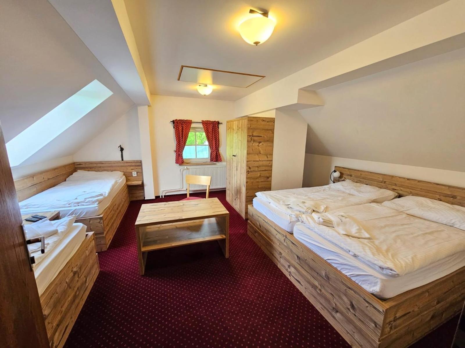 Hotel Konsel Ржички Экстерьер фото
