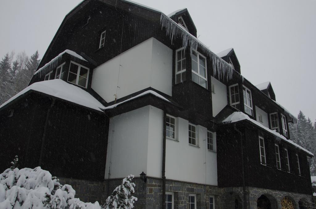 Hotel Konsel Ржички Экстерьер фото