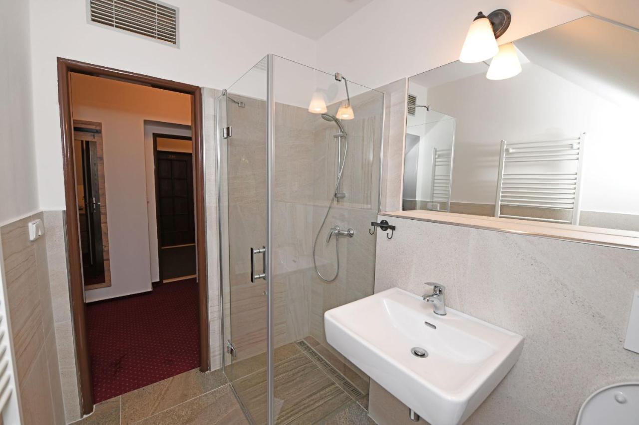 Hotel Konsel Ржички Экстерьер фото