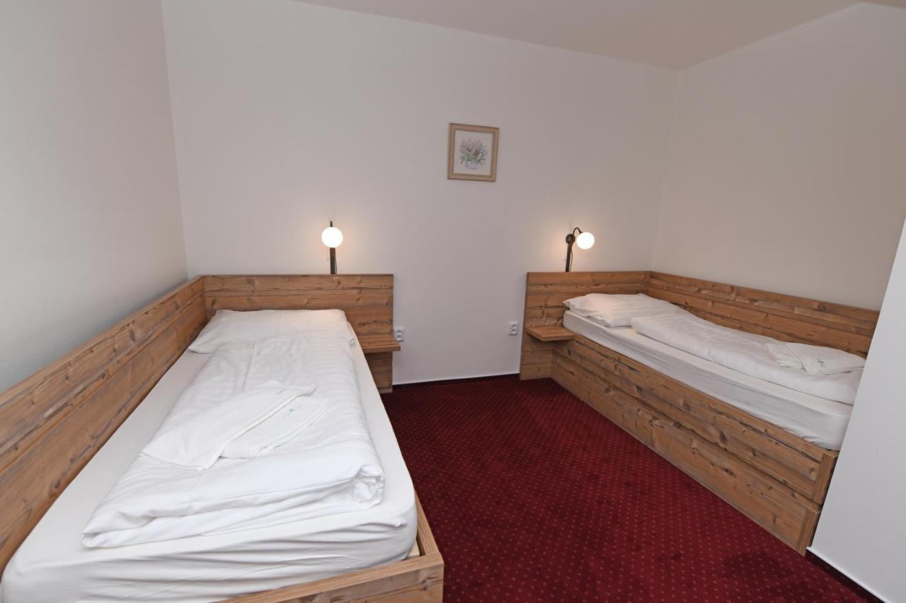 Hotel Konsel Ржички Экстерьер фото
